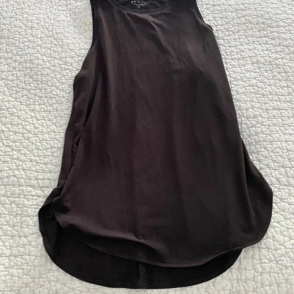 Bundle of three Athleta sleeveless tops - Picture 9 of 11